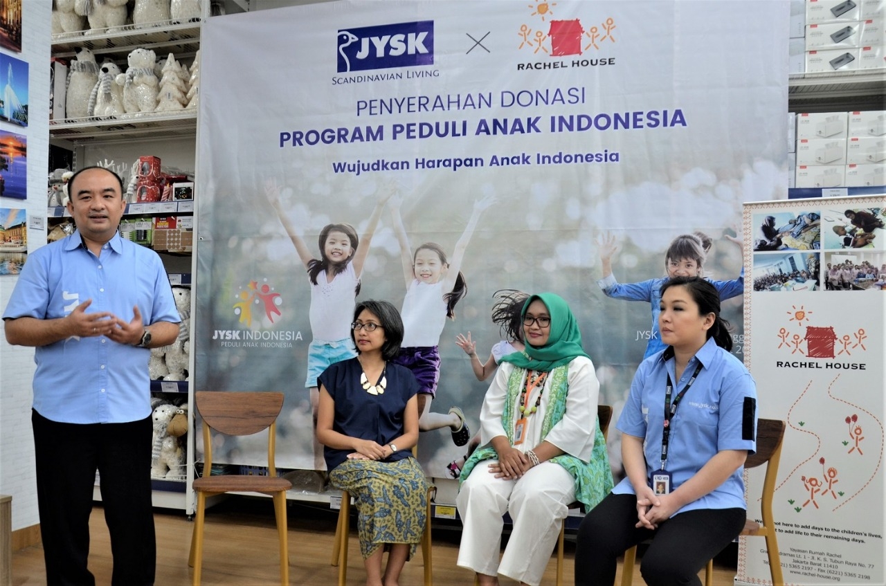 JYSK Indonesia Menyerahkan Donasi Untuk Anak-anak Penderita Penyakit Serius Melalui Yayasan Rachel House