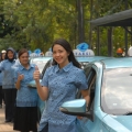 Manajemen Perempuan Bluebird Jadi Sopir Taksi di Hari Kartini