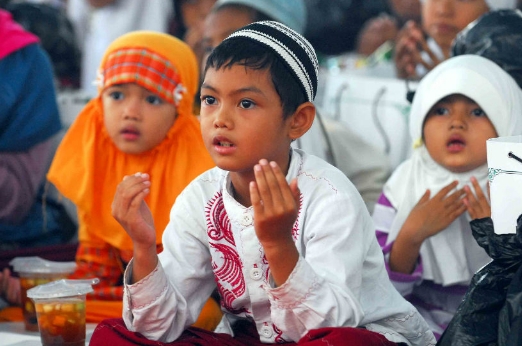 Shop&Drive Jakarta Beri Santunan Anak Yatim di Yayasan Istaqim