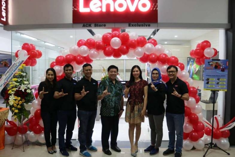 Lenovo Meresmikan Flagship Store Pertama di Surabaya