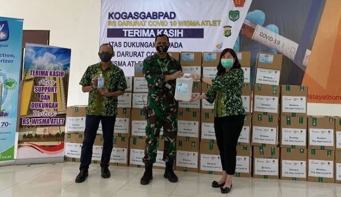 Kalbe Donasi Hand Sanitizer ke RS Rujukan Covid-19 di Jabodetabek