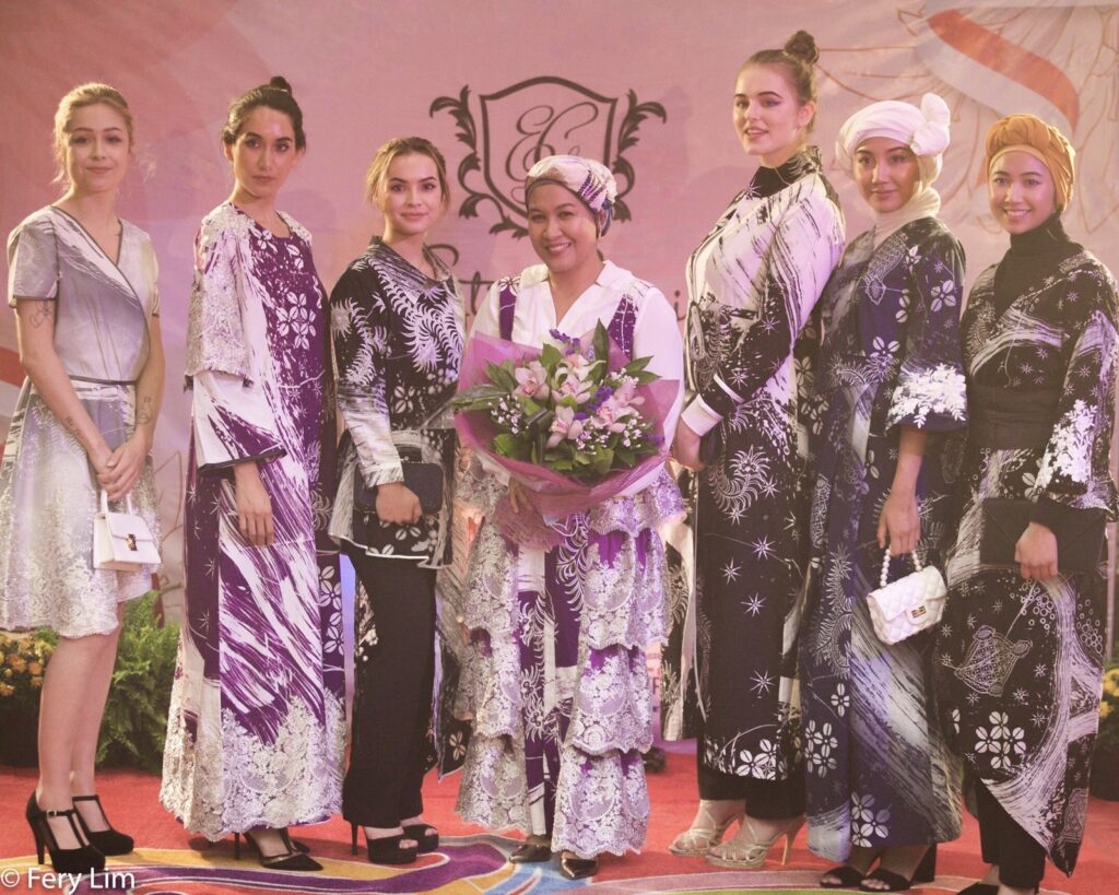 Koleksi Batik Karya Diaspora Entin Gartini Hadir di Kanada