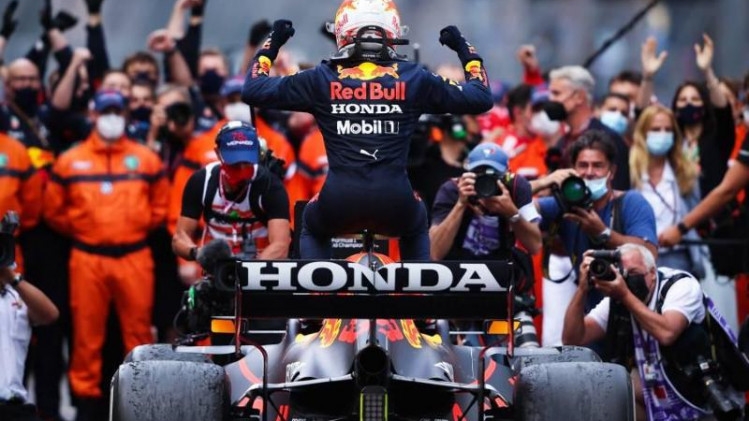 Max Verstappen Raih Kemenangan Bersejarah pada Ajang Balap F1 di Grand Prix Belanda 2021
