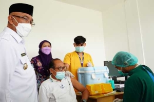 Vaksin Booster bagi Lansia di Sentra Vaksinasi RSUI Diresmikan Oleh Walikota Depok