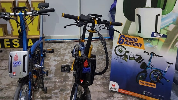 Sepeda Listrik Polimetal Raynor Curi Perhatian Pengunjung JCC