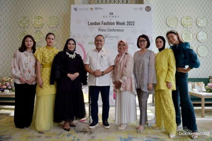 Mendag Bangga Klamby Jadi Merek Fesyen Indonesia Pertama di London Fashion Week 2022