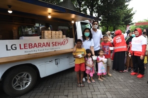 Program “Lebaran Sehat” dari LG Sasar Tiga TPS di Surabaya