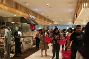 AEON Store Mall @Alamsutera Siap Melayani Pelanggan