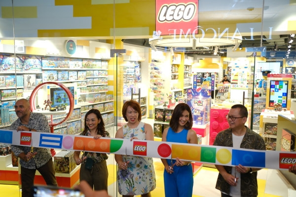 The LEGO Group Resmikan LCS Ke Enam di Beachwalk Bali