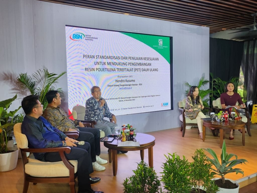 Pertama di Indonesia, Amandina Bumi Nusantara Implementasi SNI 8424:2017 untuk Resin PET Daur Ulang