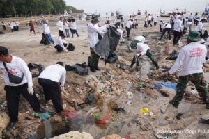 Yayasan WINGS Peduli Berkolaborasi dengan Pemerintah Jatim & Tuban Gelar Aksi Pantai