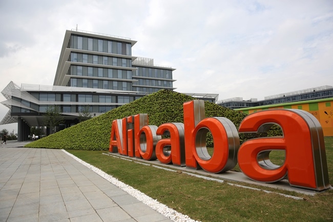 Dari Apartemen Kecil ke Panggung Global: Kisah Revolusioner Jack Ma dan Alibaba
