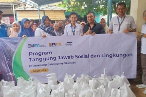 Jasamarga Gelontorkan 2.000 Paket Sembako untuk Warga Jawa Barat