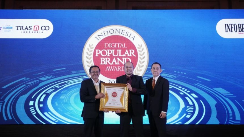 Hadirkan Produk Andal, Cosmos Raih Indonesia Digital Popular Brand Award 2024