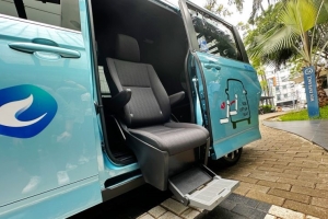 Bluebird Hadirkan Lifecare Taxi Baru dengan Kursi Otomatis Khusus