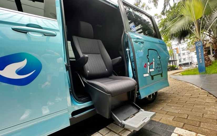Bluebird Hadirkan Lifecare Taxi Baru dengan Kursi Otomatis Khusus