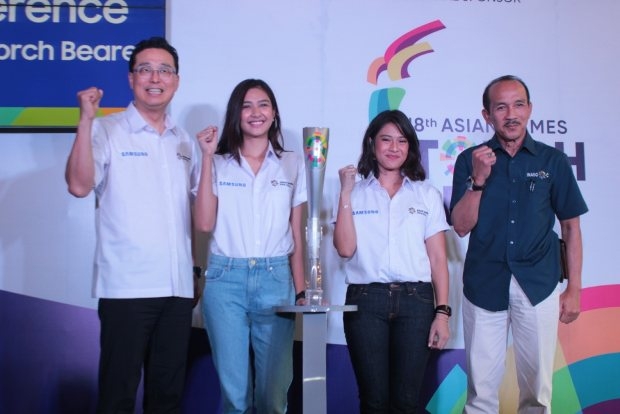 Dian Sastro, Mikha Tambayong, dan Seluruh Pembawa Obor Duta Samsung Turut Gelorakan Semangat Energy Asia di Kirab Obor Asian Games 2018