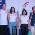 Dian Sastro, Mikha Tambayong, dan Seluruh Pembawa Obor Duta Samsung Turut Gelorakan Semangat Energy Asia di Kirab Obor Asian Games 2018