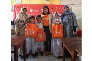 Shopee Bersama Dompet Dhuafa Salurkan Donasi untuk Anak Indonesia