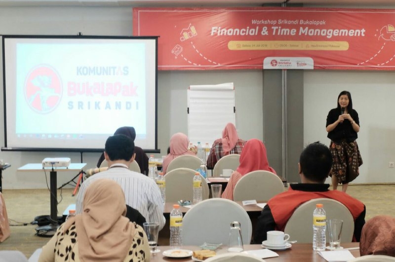Komunitas Srikandi Bukalapak Makassar Gelar Talk Show  Financial And Time Management