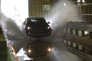 Chevrolet Trailblazer dan Colorado Tangguh di Tengah Hujan Lebat dan Genangan Air