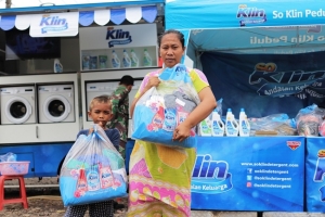 So Klin Hadirkan Mobil Cuci untuk Bantu Kebersihan Pakaian Korban Tsunami Banten