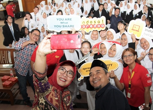 Indosat Ooredoo Gelar Roadshow Program CSR Digital Day #BijakBersosmed