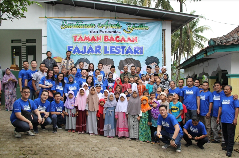 Dekkson Resmikan Taman Bacaan Fajar Lestari dan Berikan Santunan Anak Yatim di Sukabumi