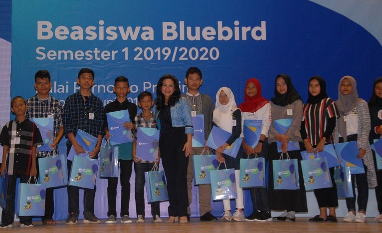 Bluebird Kembali Berikan Beasiswa ke Anak Pengemudi