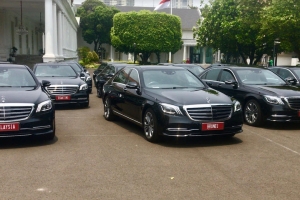 Belasan Mobil Mewah Mercy Temani Pelantikan Presiden dan Wakil Presiden