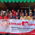 Lion Air Salurkan Bantuan ke Korban Banjir