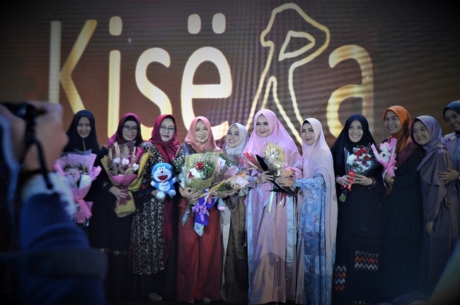 Perkenalkan Kerudung 4 Warna Dalam 1 Helai, Kisera Raih Penghargaan Pertama di Indonesia