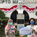 Melalui Program #BirdbagiMasker, Bluebird Bagikan Ribuan Masker kepada Anak Anak Indonesia