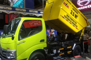 Hino Dutro 110 SD Mini Compactor, Truk Sampah Mungil Pertama di Indonesia