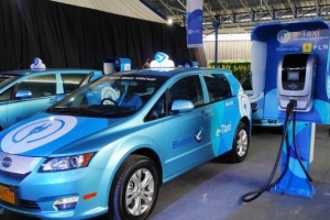 Inovasi Bluebird: Jadi Pioner Kendaraan Taksi Listrik Pertama di Indonesia