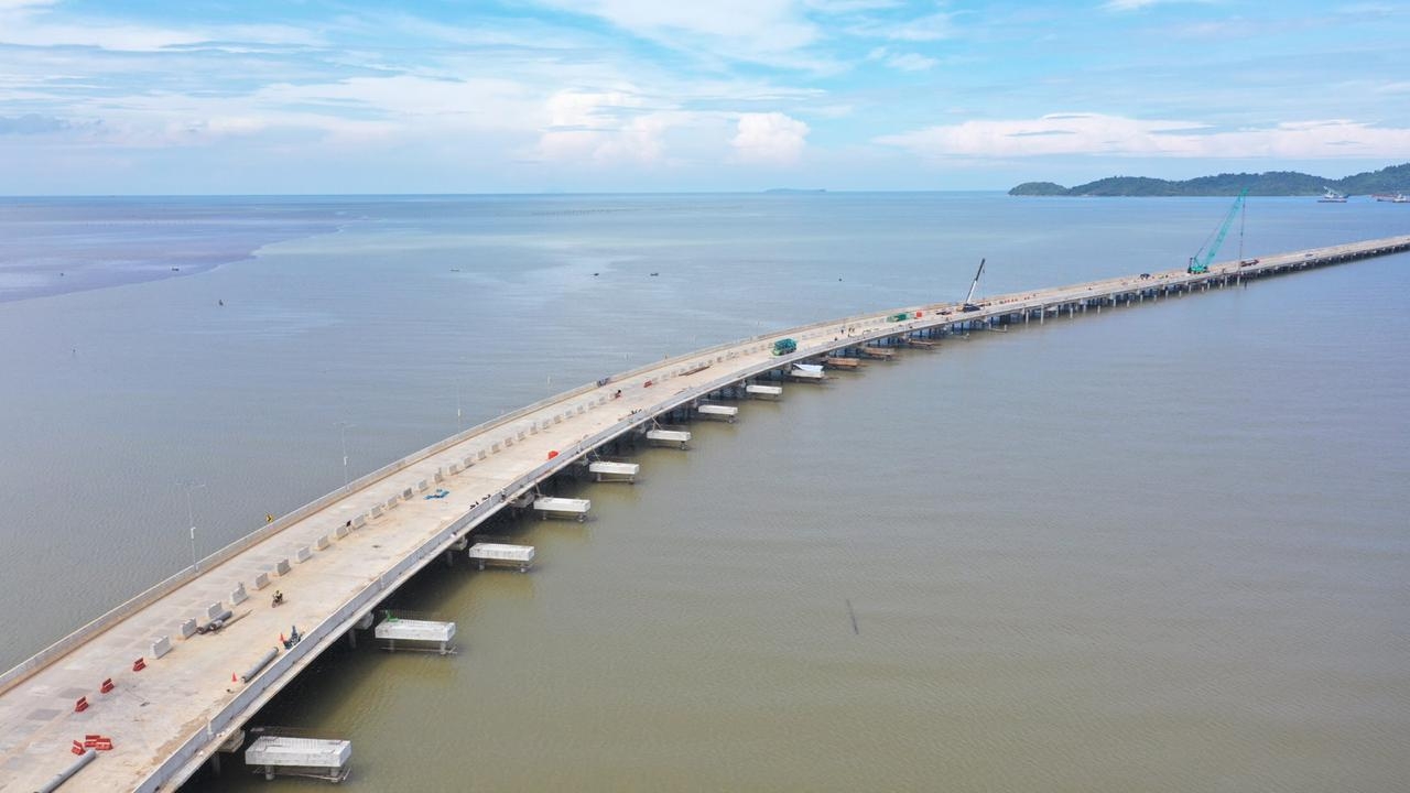 Terminal Kijing Punya Jembatan Penghubung Dermaga Terpanjang di Indonesia