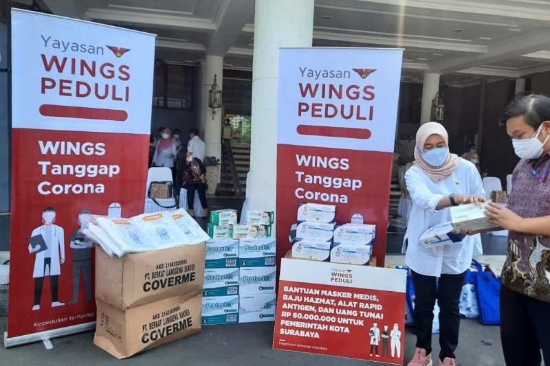 Wings Peduli Bagikan Ribuan Alkes untuk penanganan Covid-19 di Surabaya