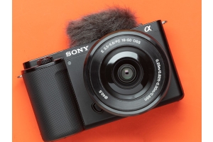 Kamera Sony Ini Punya Lensa yang Dapat Ditukar, Para Kreator Harus Punya