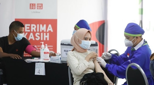 Kejar Target Herd Immunity, Uniqlo Indonesia Gantian Buka Sentra Vaksinasi