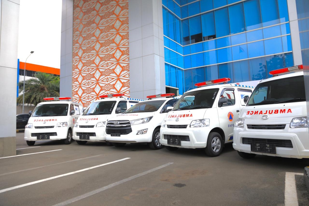 Percepat Mobilisasi Pasien Covid-19, Grup Astra Serahkan Lima Ambulans ke BNPB