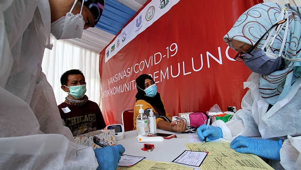 Bantu Atasi Pandemi, Unilever Indonesia Berikan Akses Vaksinasi Untuk 300 Anggota Komunitas Pemulung