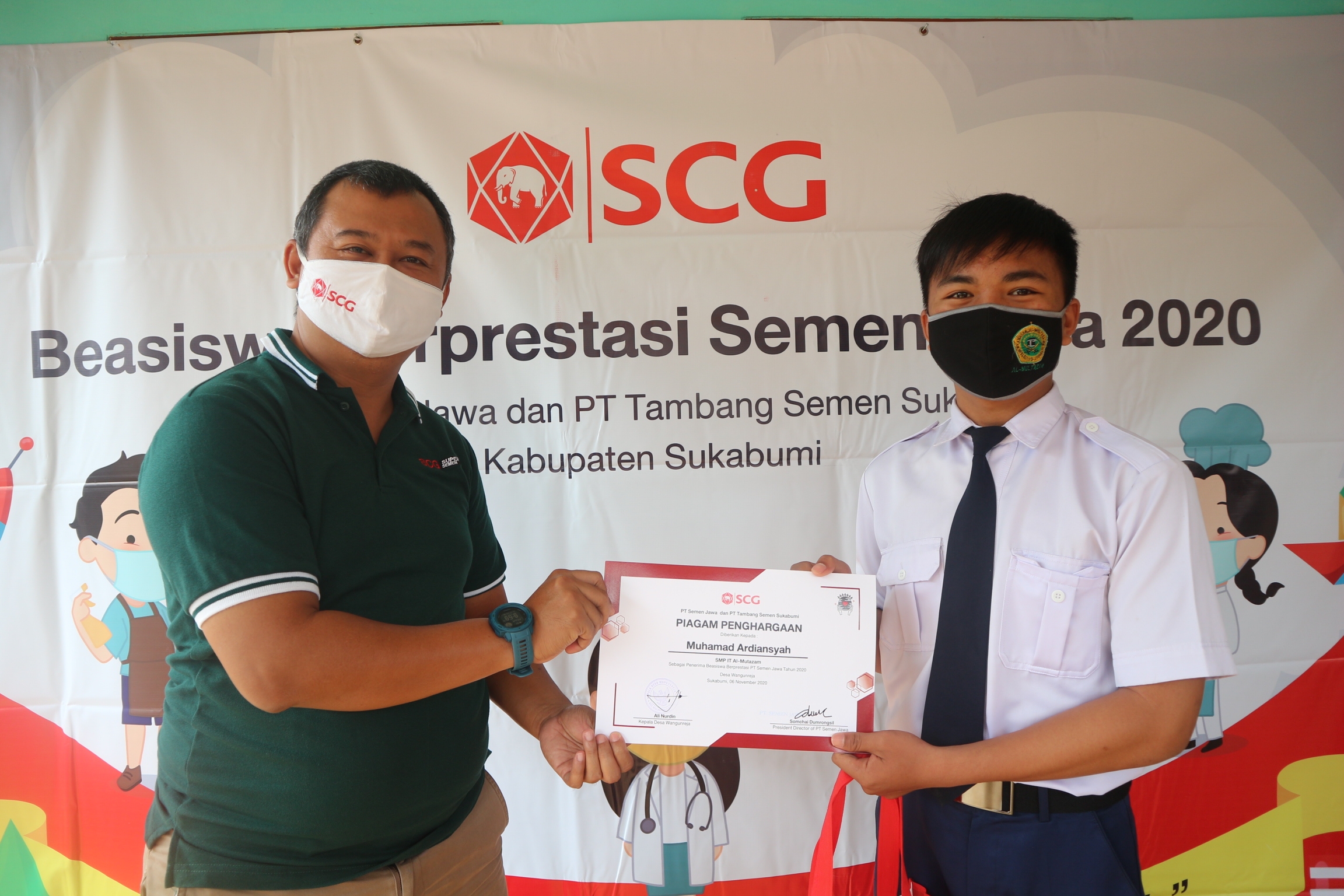 PT Semen Jawa Kembali Berikan Beasiswa Berprestasi ke 532 Pelajar di Kabupaten Sukabumi