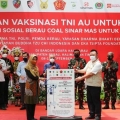 Sinar Mas Bagikan Paket Sembako dan Vaksin Covid-19 TNI AU di Kabupaten Berau