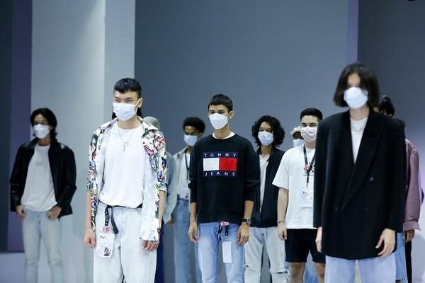 Memiliki Desain Stylish, Softies Jadi Supporting Parner dalam Jakarta Fashion Week 2022