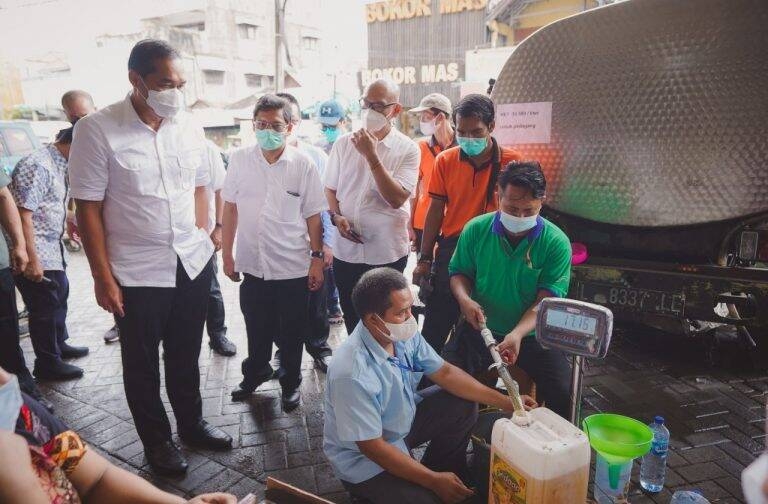 Kemendag Gelar Operasi Pasar Minyak Goreng di Bandung