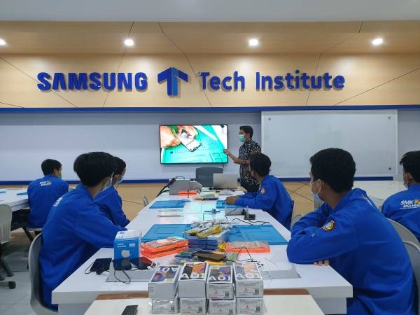 Samsung Memfasilitasi 412 Siswa SMK Partner Samsung Tech Institute Lakukan PKL