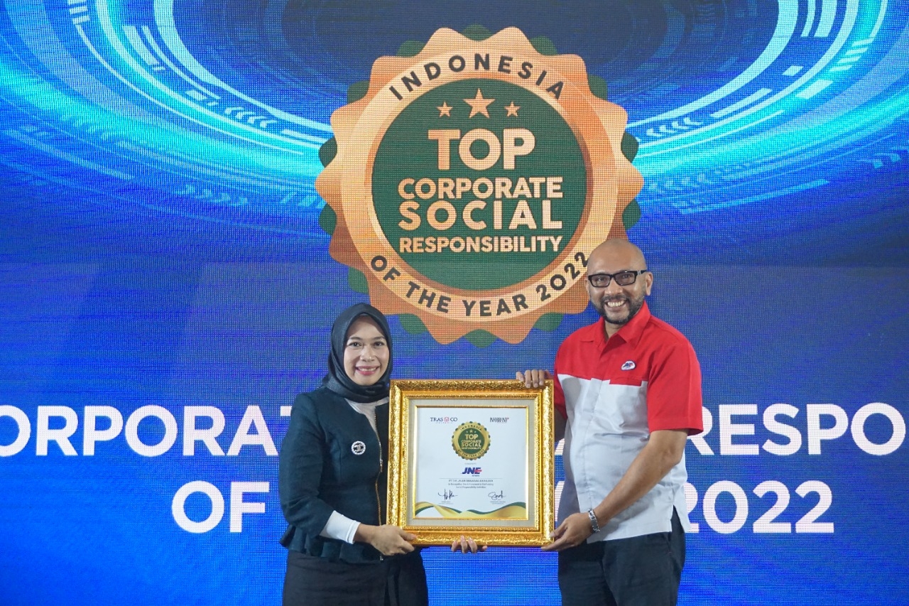 Rutin Jalankan Program CSR di Masa Pandemi, JNE Raih Penghargaan TOP CSR of The Year 2022