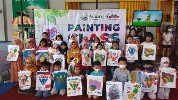 Avian Brands Kerja Sama dengan Graha Bangunan Sukses Gelar Lomba Mewarnai Painting Class