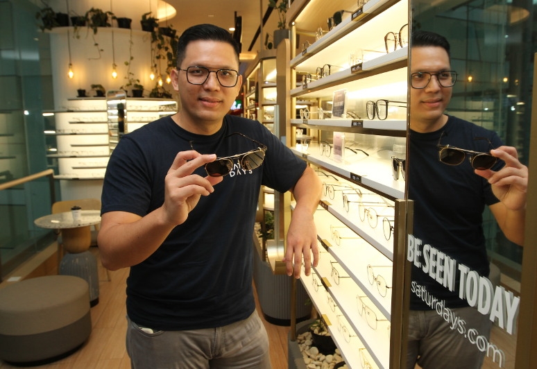Kepiawaian Saturdays Mengusung Bisnis Kacamata Berkonsep B2C