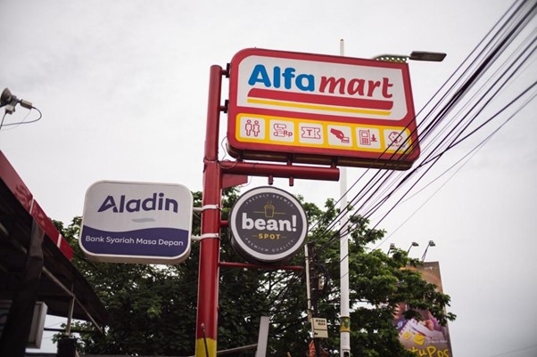 Alfamart Berkolaborasi dengan Bank Aladin Hadirkan Fitur Tarsetun